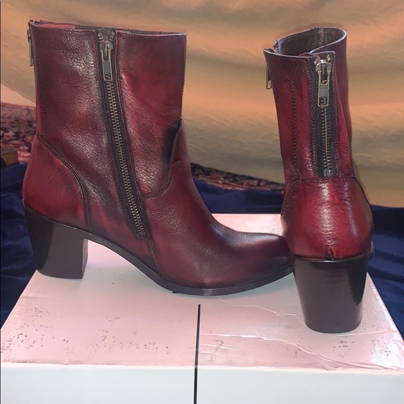 Dolce vita eggplant colored booties - Picture 2 of 2